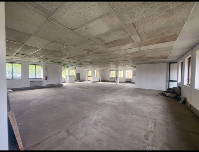 202M² OFFICE TO LET IN VORNA VALLEY